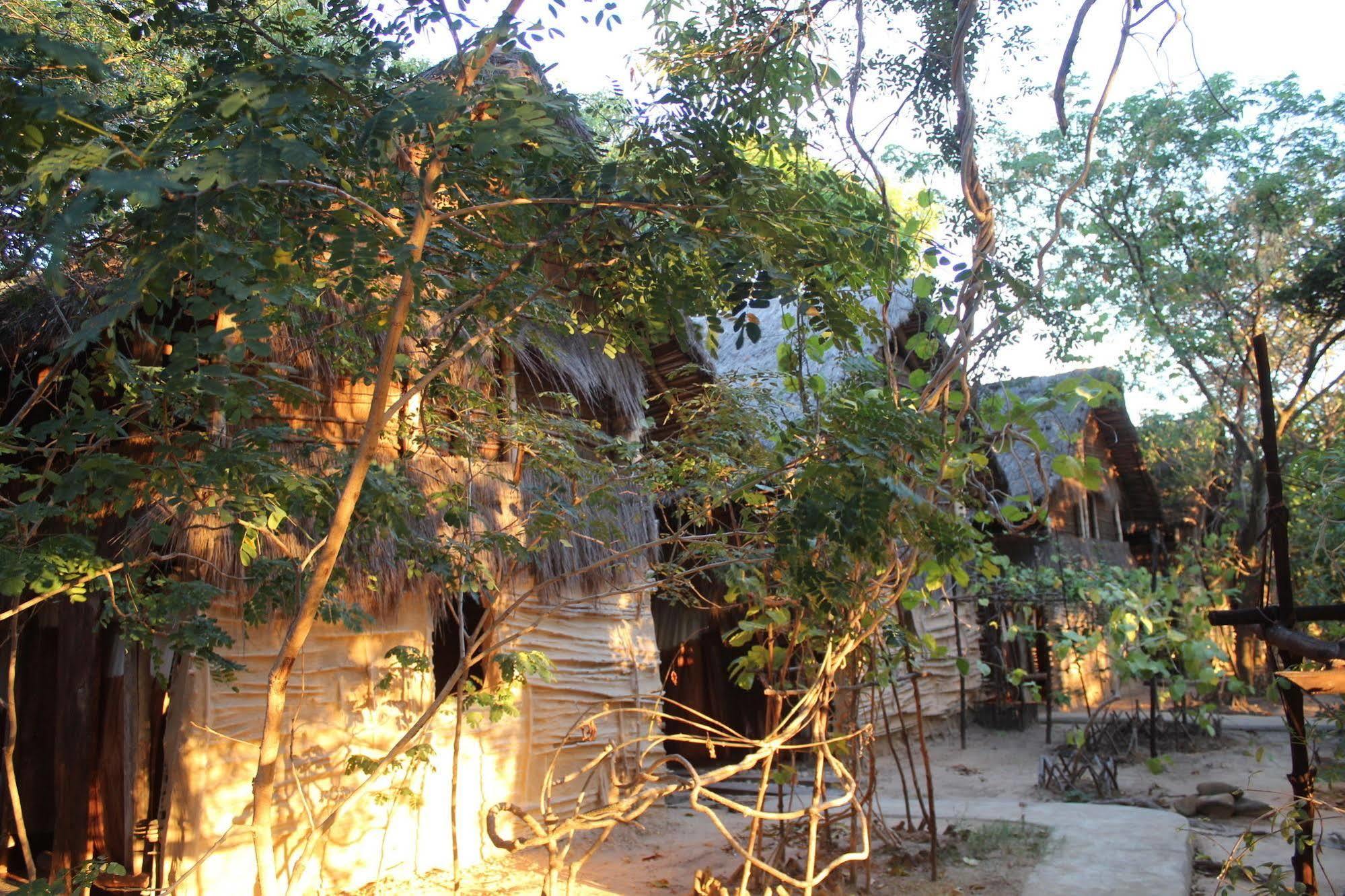 Отель Iharana Bush Camp Antsiranana Экстерьер фото