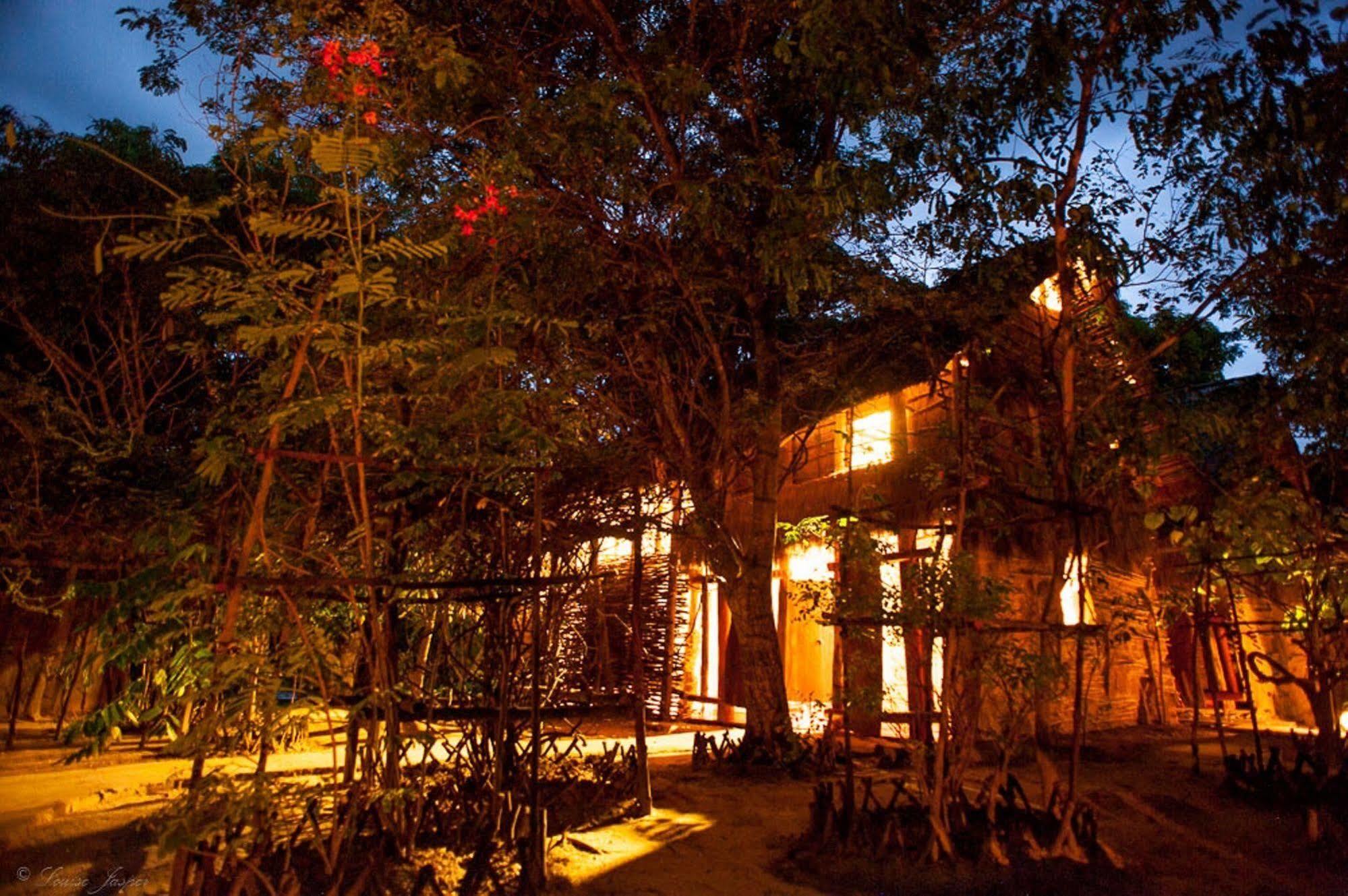 Отель Iharana Bush Camp Antsiranana Экстерьер фото